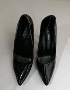 My Foot Black Pumps Red Bottom Heels