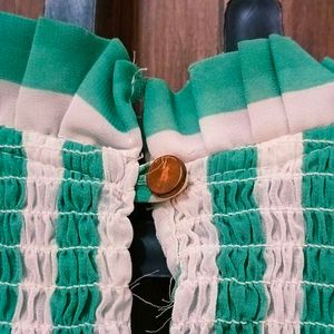 🛍️ Striped High Neck Top ⭐⭐⭐⭐⭐