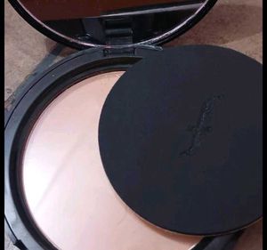 Faces Canada Weightless Stay Matte Compact