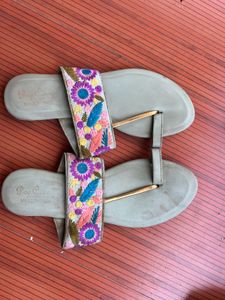 Women Flat Footwear