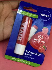 NIVEA Strawberry Shine Lip Balm