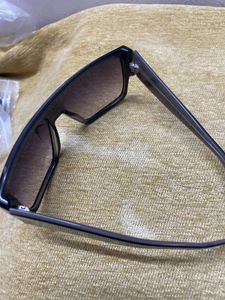 Chic Black Sunglasses