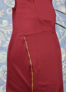 Dress With A Zipper Slit