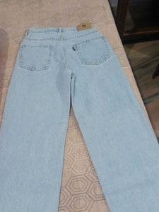 Wide Leg Light Wash Jeans