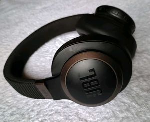 JBL LIVE 650 BTNC WIRELESS HEADPHONES.