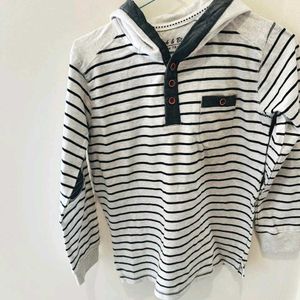 Boys 7/8 Yrs Hooded Tshirt.