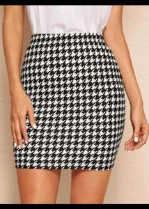 Wonderful Short Skirt 🤍🖤