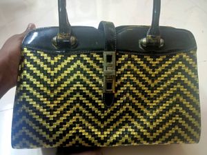 I am selling Ladies handbag And Also buy Coins Rat