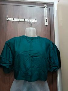Green Crop Blouse Top With Neck Look
