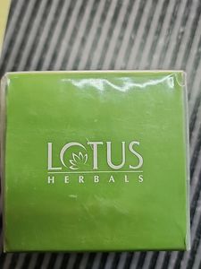 Lotus herbals brighting boost gel