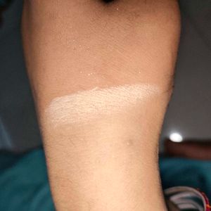 Ms. Romana Concealer