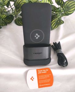 Spigen 3in1 10000mAh Wireless Charging Power Bank