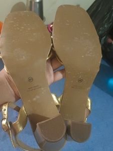 Price Drop💥💥 ZUDIO Golden Heels💥💥Only Today