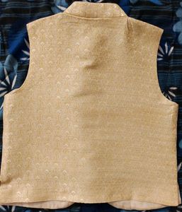 Like New Creamy Waistcoat For Boys Aged 7-8 Yrs