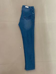 Stylish Blue Denim Jeans For ladies