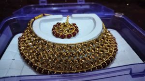 NECKLACE WITH MAANG TIKA
