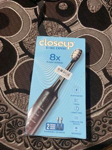 Closeup Sonic Expert Toothbrush