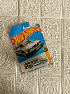 Hot Wheels Volvo 240 Drift Wagon