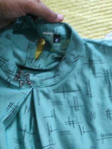 Top With Free Hands