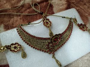 Red Golden Necklace With Earrings And Maantika