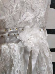 Girl&#39;s White Lace Dress