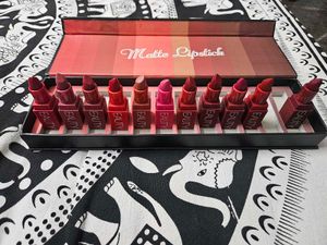 Huda Beauty Matte Lipstick