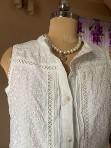 Lace Trim Sleeveless Blouse