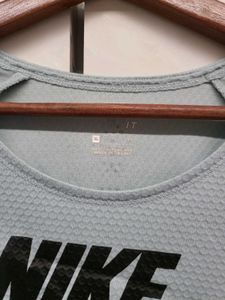 Nike Air Women&#39;s Running Top