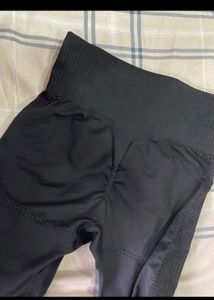 Black Scrunch Butt Leggings♥️