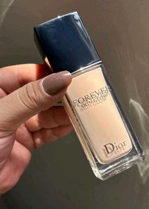 Dior Skin Glow 24H Hydrating Radiant Foundation