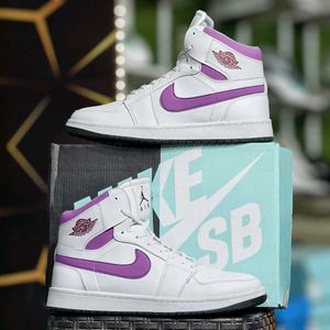 Jordan 1 Mid White/Purple Comment First