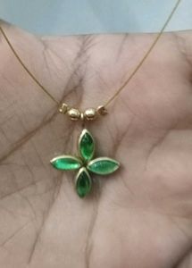 Green Floral Pendant Necklace