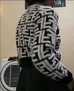 Stylish Patterned Knit Cardigan