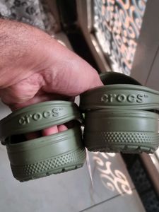 ABSOLUTELY UNUSED BRAND NEW WOMENS /UNISEX CROCS