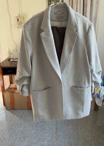 Elegant Grey Blazer