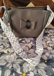 Grey Sling Bag 🩶🩶
