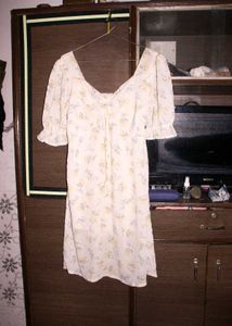 Cream Floral Puff-Sleeve Summer Dress