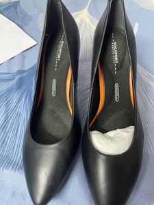 Rockport Black Leather Pointed-Toe Pumps