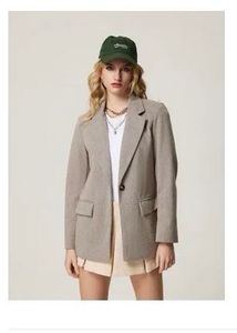 Reserved Wool Blend Blazer - Stylish &amp; Versatile