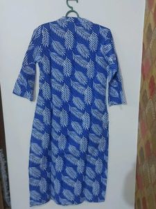 Blue Printed Cotton Kurta With Side Pockets.