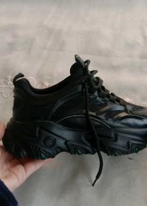 black chunky sole shoe