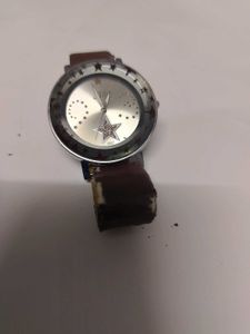 Star Design Fashion Watch