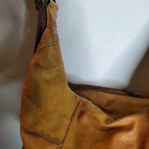 Harpa Shoulder Bag