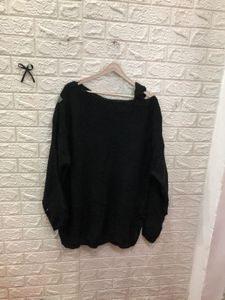 Chic Black Off-Shoulder Sweater🕸️🕷️🎗️