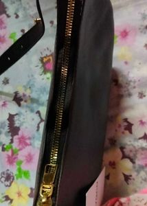Savana Sling Bags With Adjustable Belt