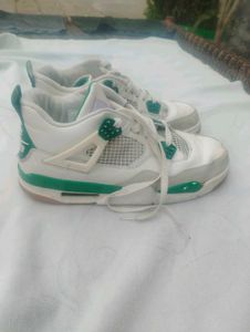 Jordan 4 Retro - Classic Style