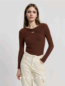 Savana Knotted Knit top