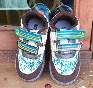 Cute Kids&#39; Light-Up Sneakers