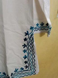Elegant White &amp; Blue Embroidered Kurti