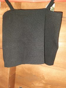 URBANIC UNUSED BRAND NEW BLACK CROP TOP